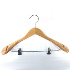 Dřevěné ramínko, typ CU9633, přírodní, šířka 44,5 cm, s kovovou příčkou a skřipci, 1 ks