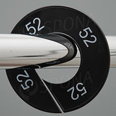 Velikostní kruh, značení na štendr "52", černý, bílé písmo, 1ks