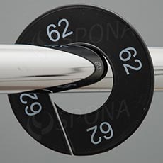 Velikostní kruh, značení na štendr "62", černý, bílé písmo, 1ks