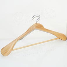 Dřevěné ramínko, typ BT EXTRA, šířka 44,5 cm, s příčkou, 1 ks
