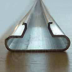 SLAT insert / lišta do drážky, profil T, hliník 1 mm, délka 120 cm, zakulacený, volně prodejné