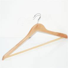 Dřevěné ramínko, typ BT, šířka 44,5 cm, s příčkou, s protiskluzem, 1 ks