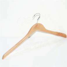 Dřevěné ramínko rovné, typ BT, šířka 42 cm, s protiskluzem, 1 ks