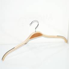 Dřevěné ramínko lepené, typ BT, šířka 42 cm, s protiskluzem, 1 ks